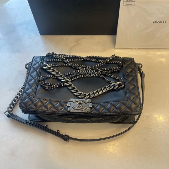 CHANEL BOY MULTI CHAINS FLAP BAG IN BLACK LAMBSKIN - Picture 2 of 16